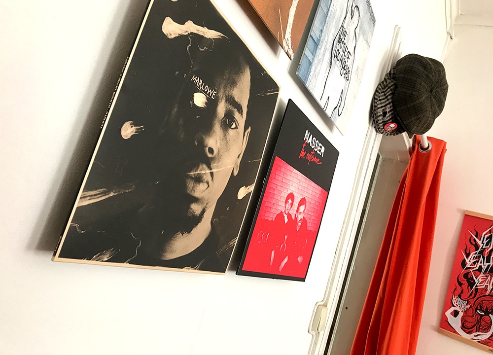 Vignette de l'actualité de la marque Grip Poster • Mise en situation de disques vinyle au mur, avec le système d'accroche Grip vinyle